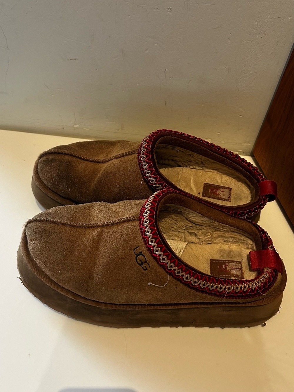 UGG Tazz Brown Suede Slip-On Slippers with Red Trim size 9 women’s